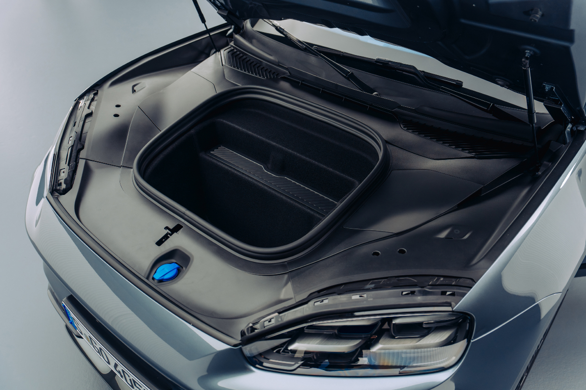 Porsche Cayenne Electric frunk