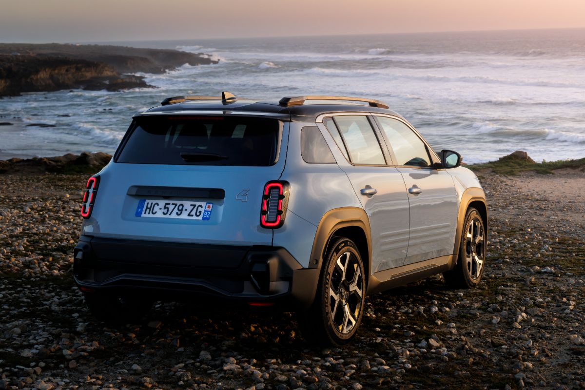 2025 Renault 4 blue front driving