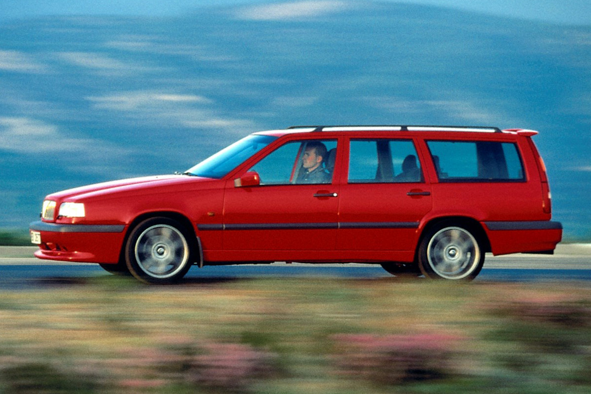 Volvo 850R side driving