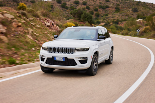 Jeep Grand Cherokee Review 2025 | America's Range Rover Sport Rival