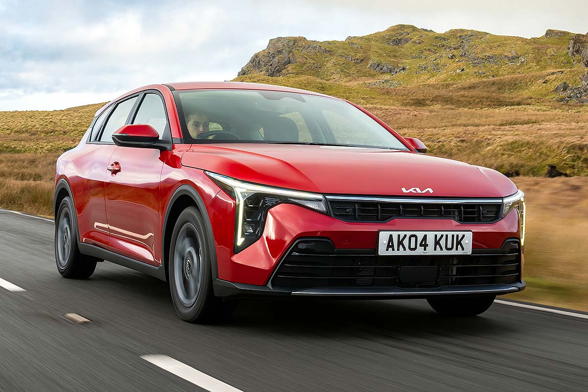 2026 Kia K4 front driving