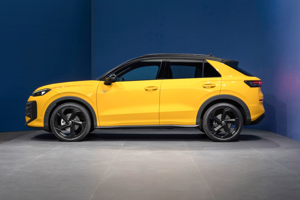2025 Volkswagen T-Roc side