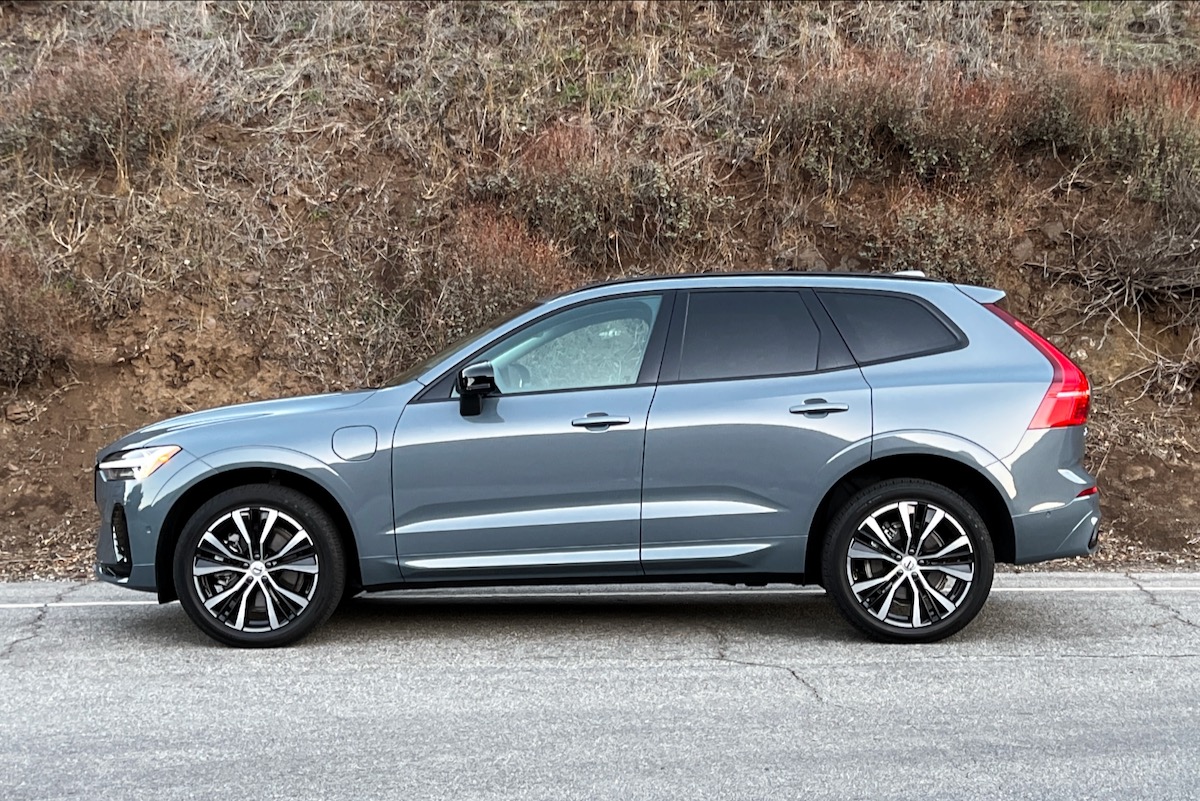 2023 Volvo XC60 Review Thumbnail