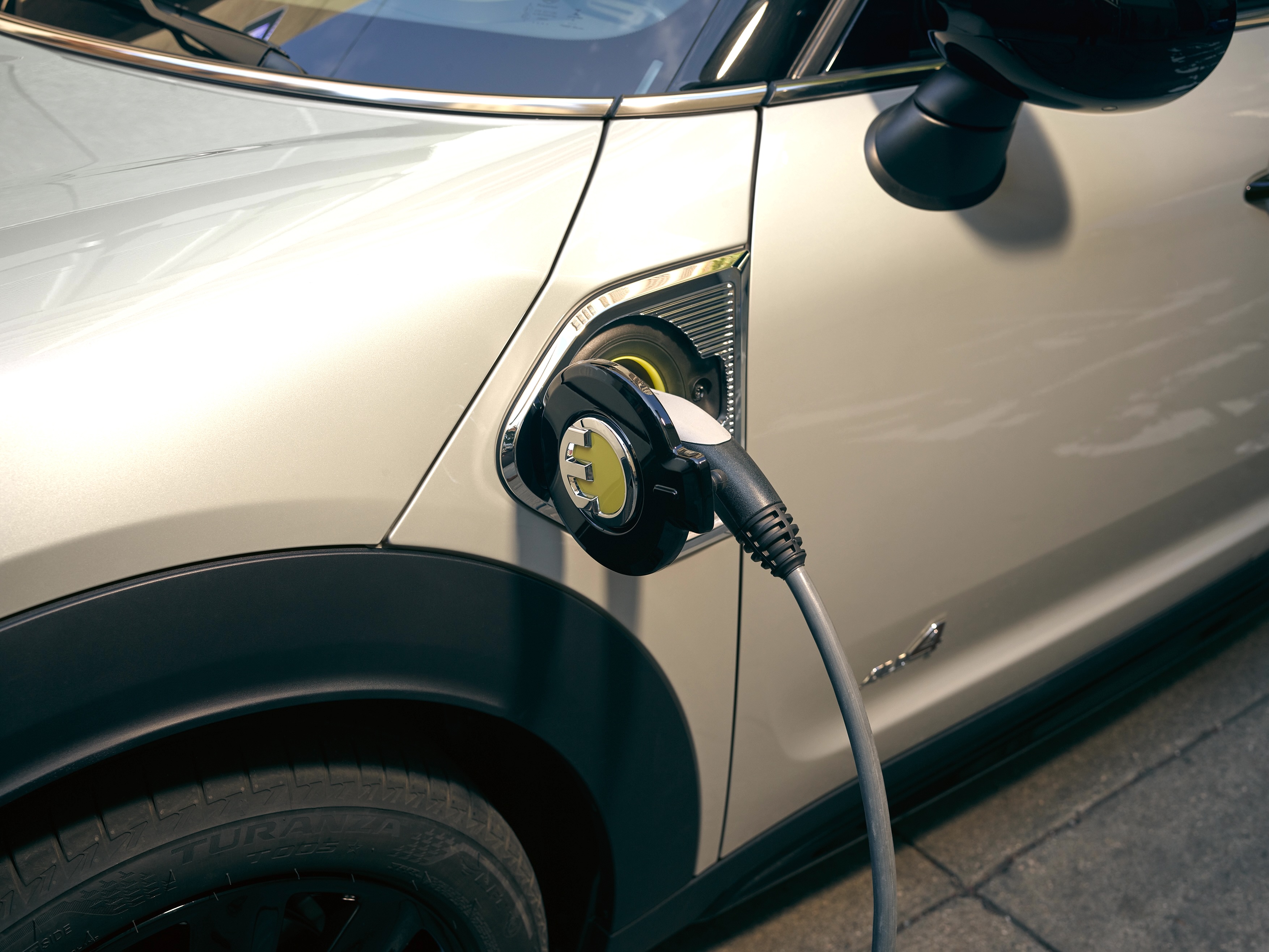 Mini Countryman Plug-in Hybrid charging