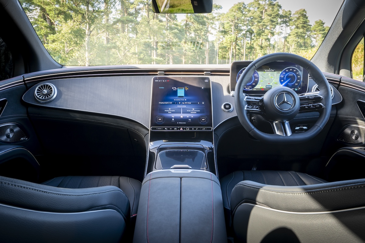 Mercedes EQS SUV dash