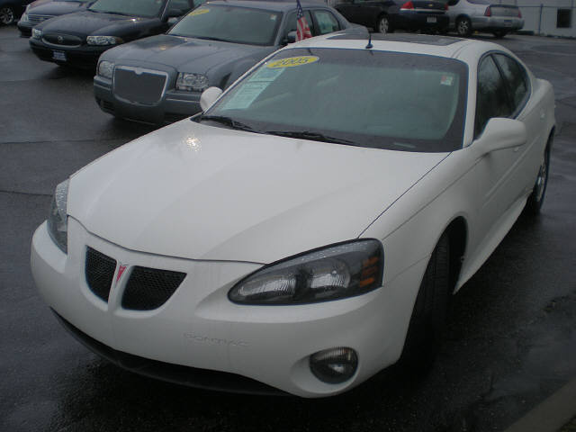 2005 Pontiac Grand Prix Specs, Price, MPG & Reviews