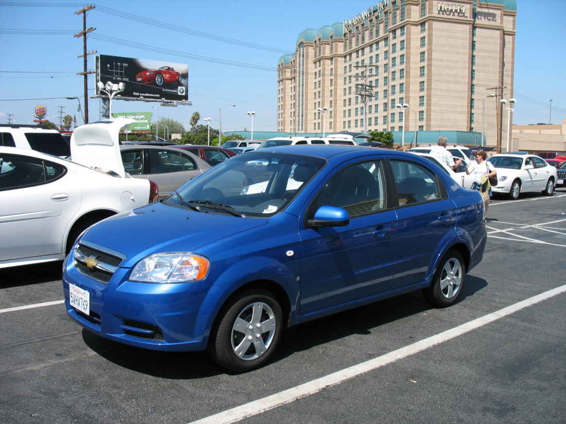 Chevrolet Aveo Price, Images, Mileage, Reviews, Specs