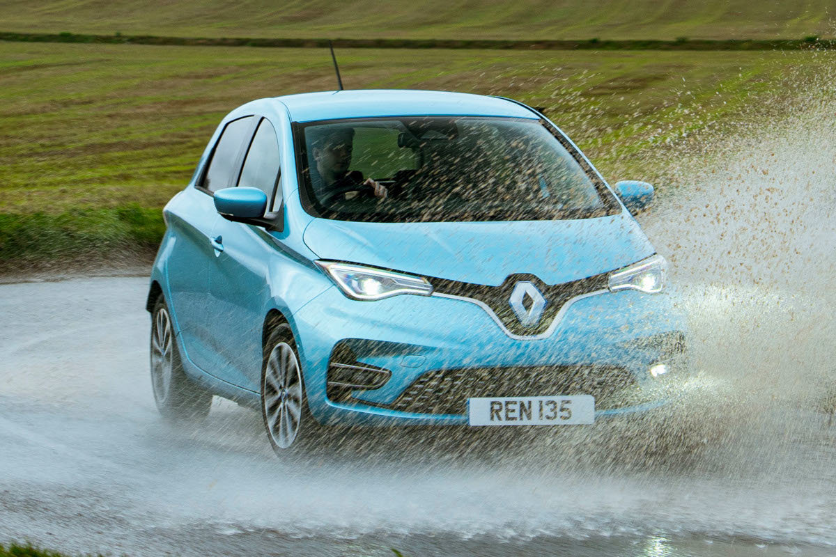 2013-2019 Renault Zoe Generational Review theCarGurusVerdictImage