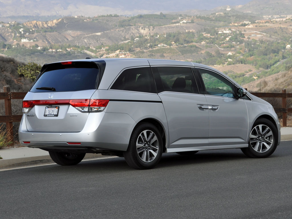 2014 Honda Odyssey Test Drive Review - CarGurus