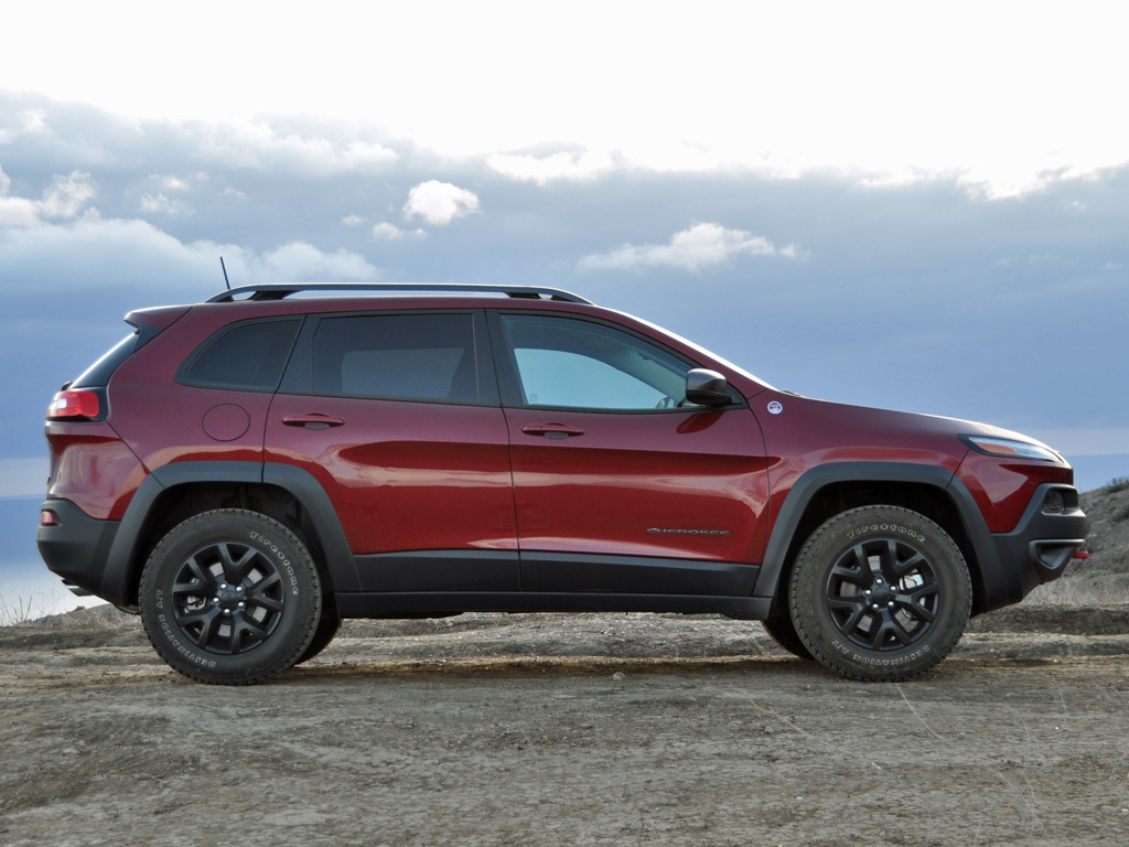 2016 Jeep Cherokee Test Drive Review costEffectivenessImage