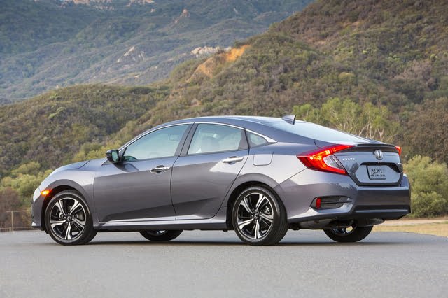 2017 Honda Civic was awarded the 2017 Kelley Blue Book Best Auto Tech Award