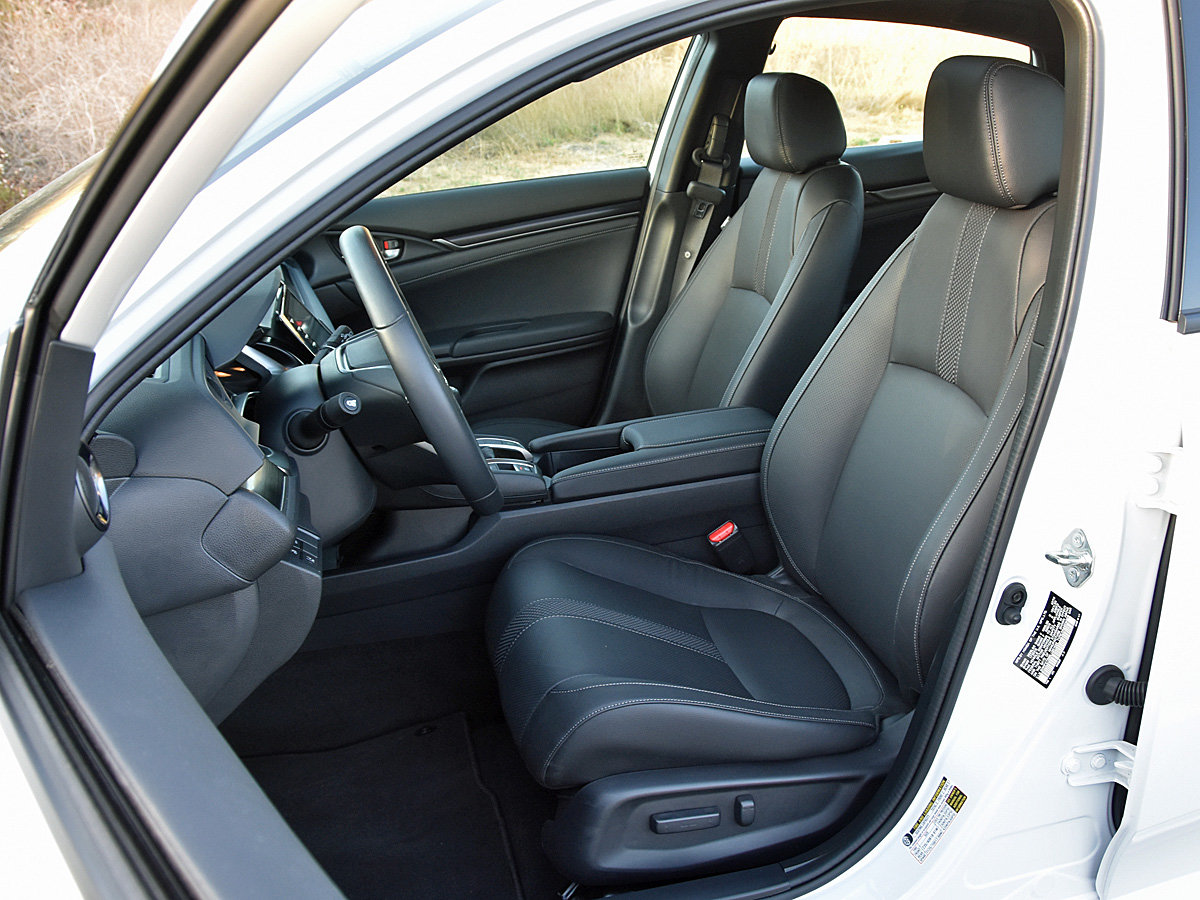 2020 Honda Civic Hatchback Test Drive Review formAndFunctionImage