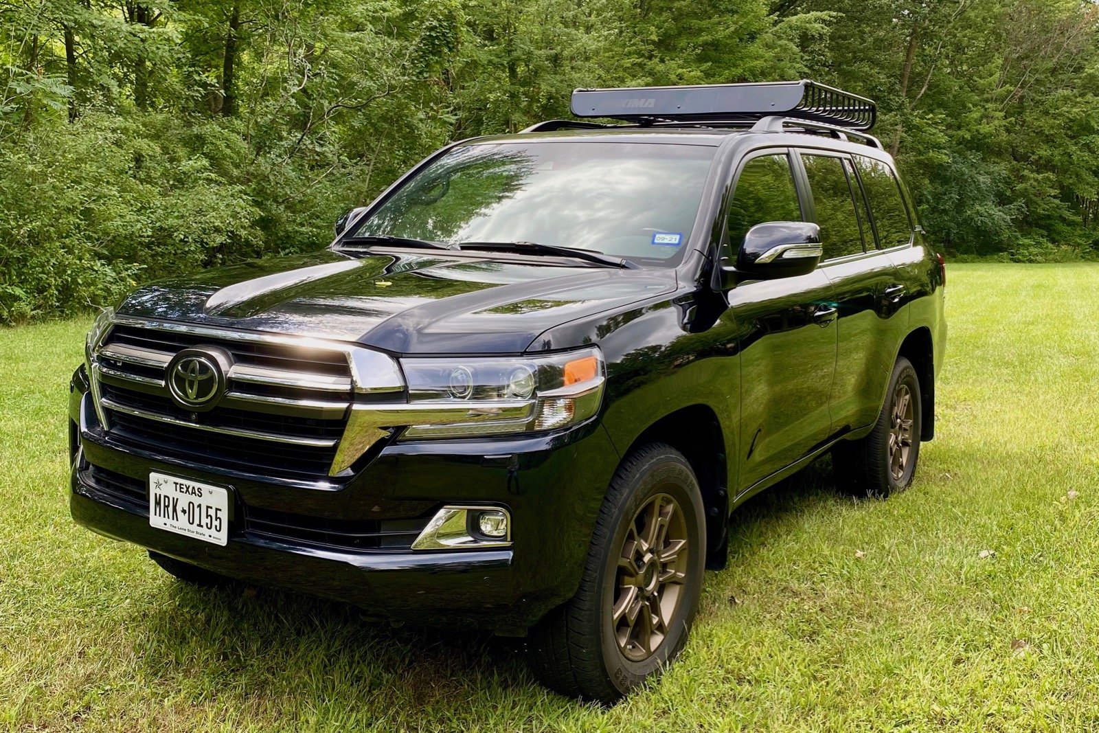 Toyota Land Cruiser V8 Review; Specifications & Pricing