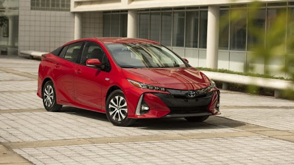 Best Hybrid and Plug-In Hybrid Cars 2025