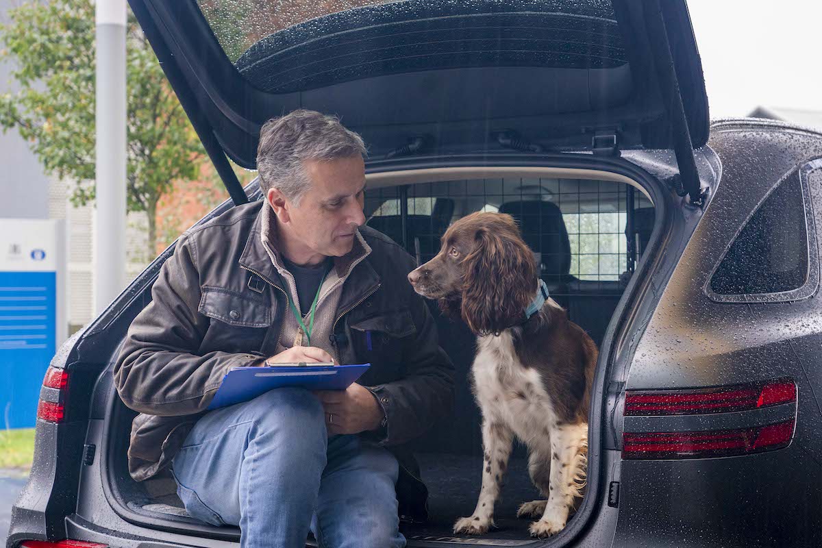Dogs and EVs study spaniel with professor Daniel Mills in Genesis GV70 tight