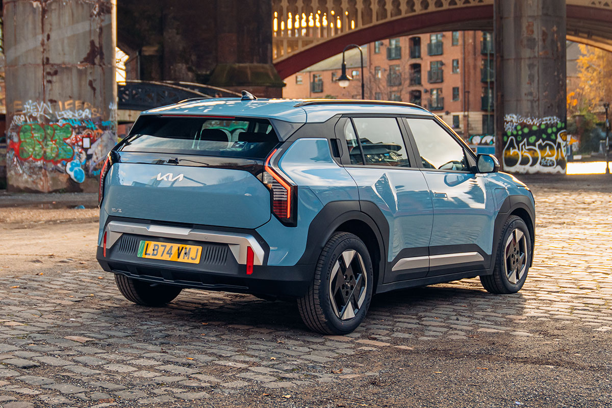 Kia EV3 front three quarter 1