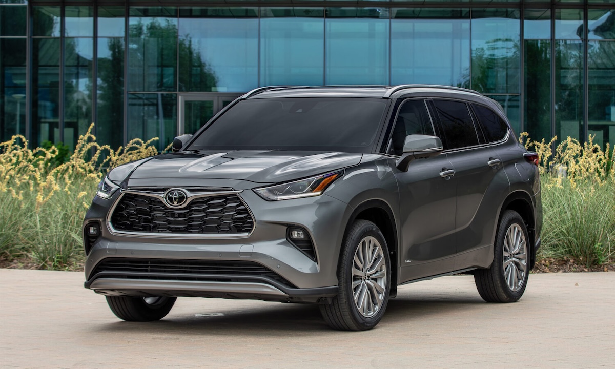 2025 Toyota Highlander Hybrid front