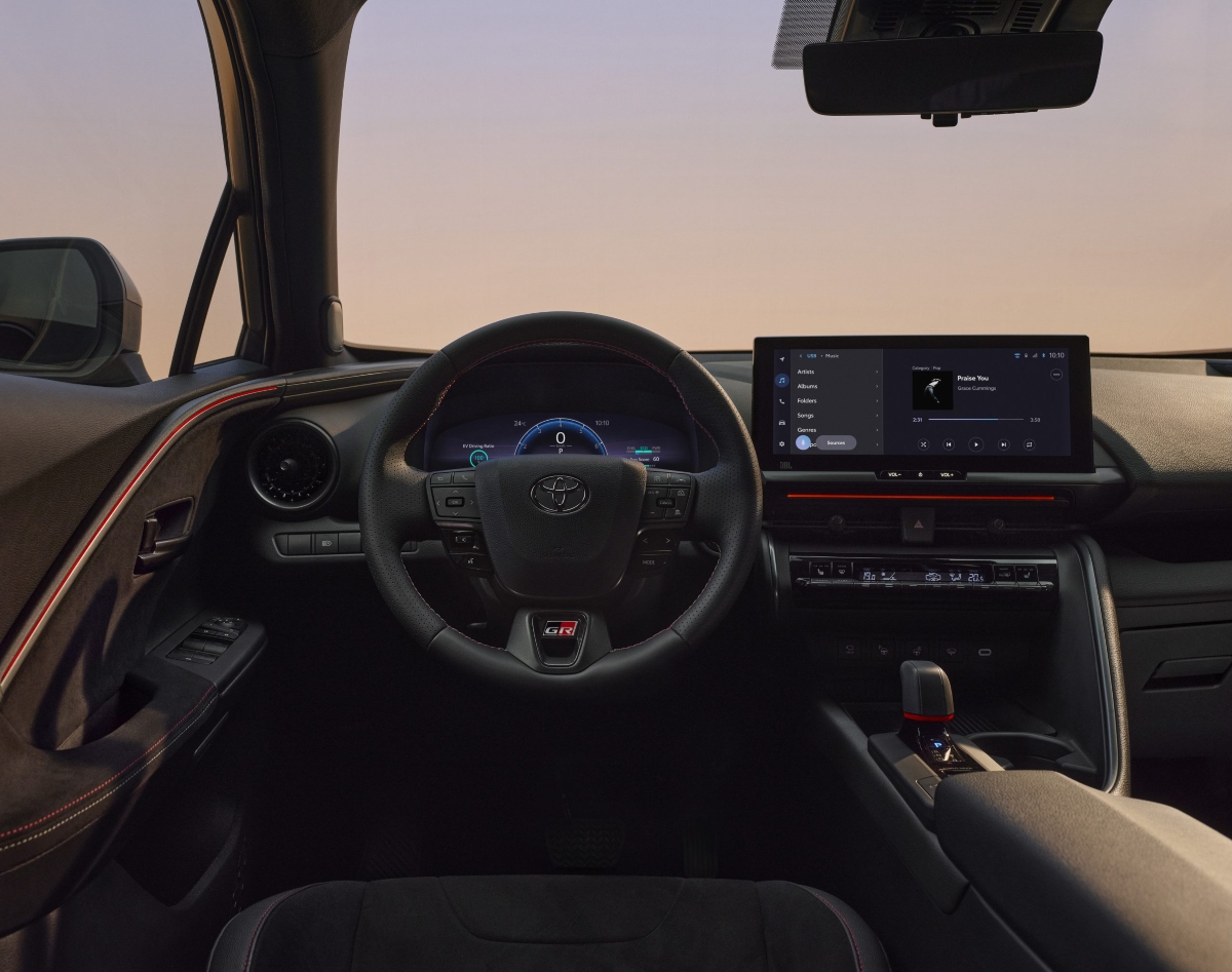 2024 Toyota C-HR interior dashboard