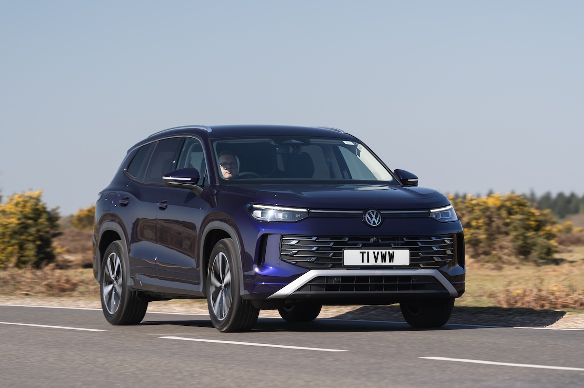 VW Tayron review blue front driving