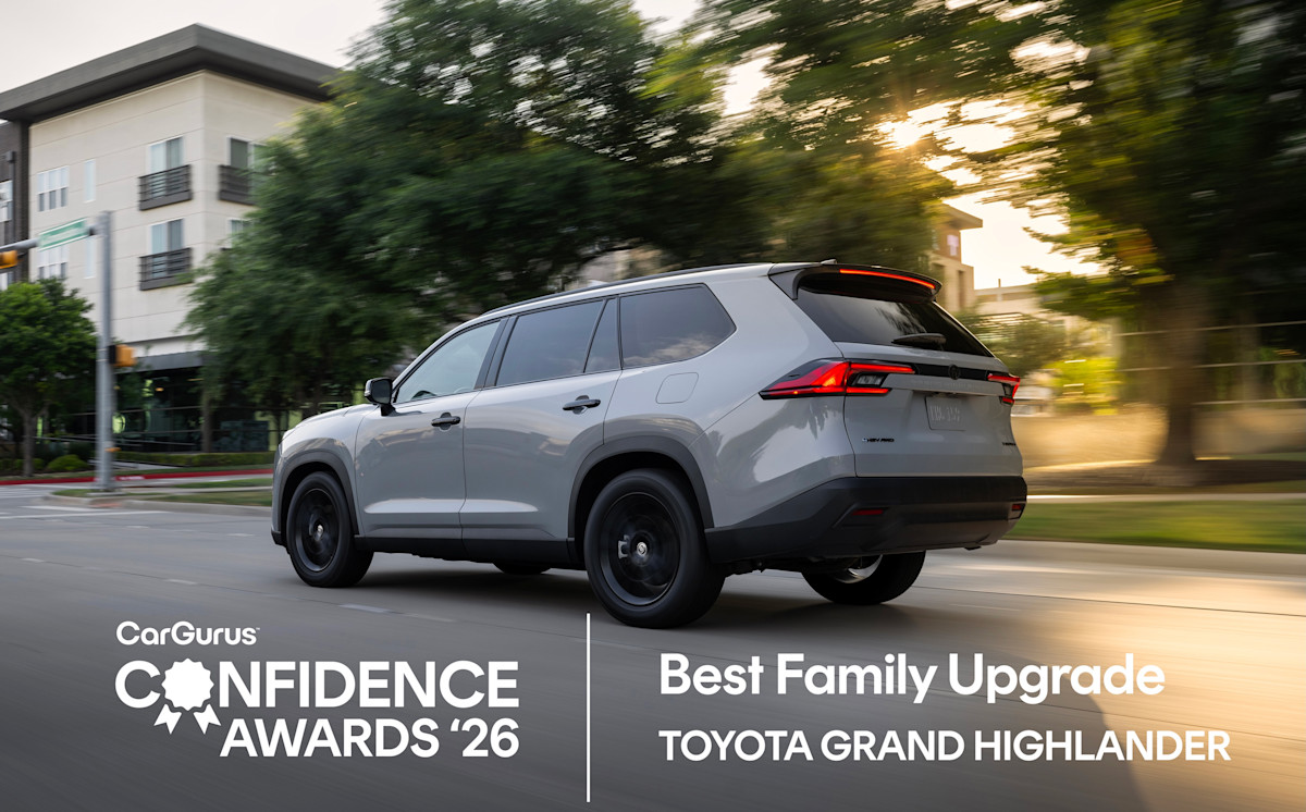 CarGurus Confidence Awards Toyota Grand Highlander rear
