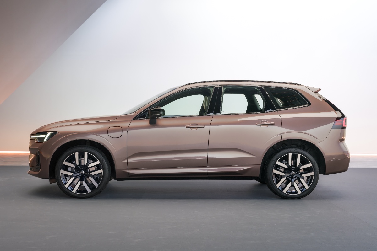2026 Volvo XC60 Studio Side