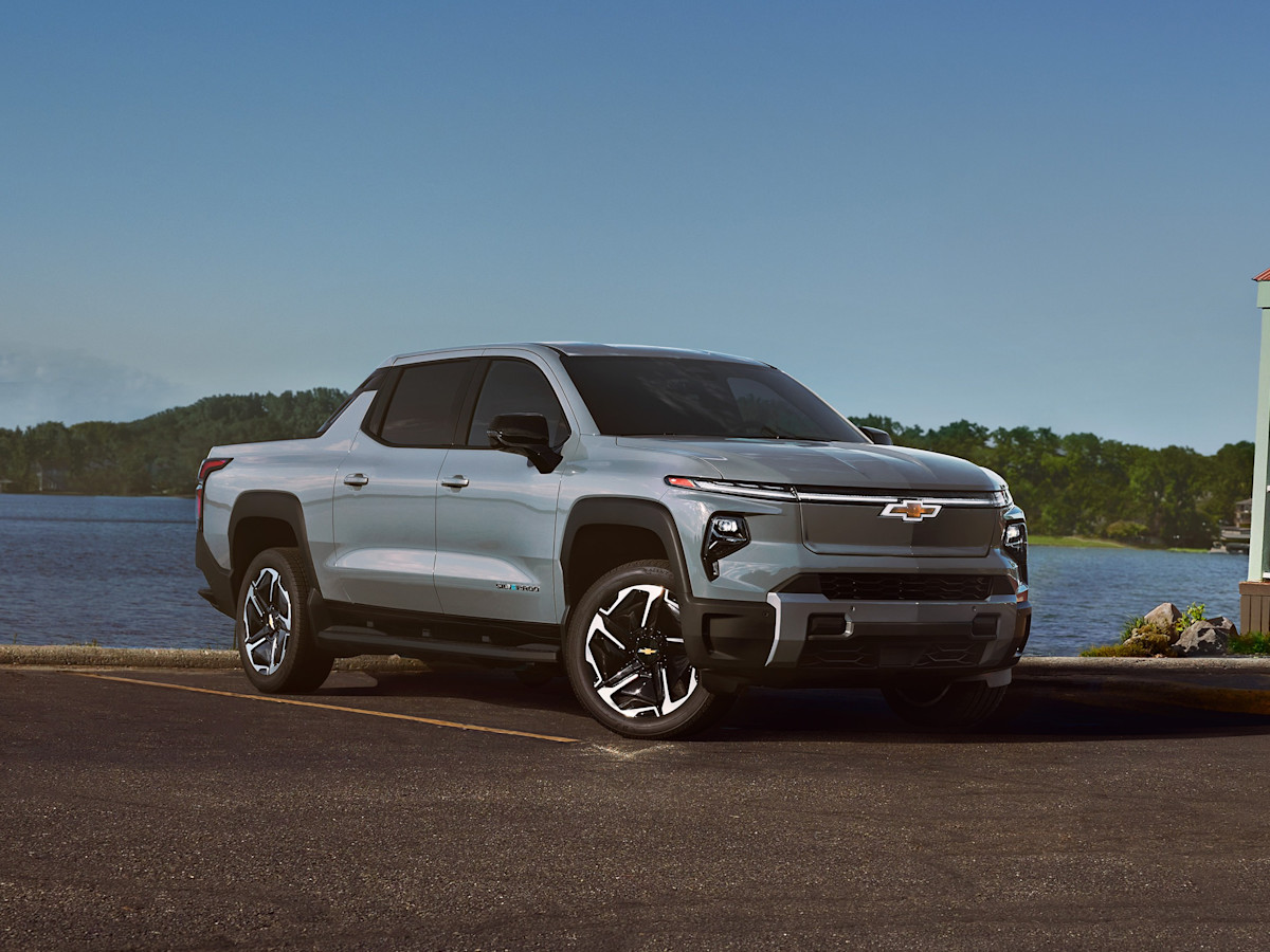 2025 Chevrolet Silverado EV preview photo