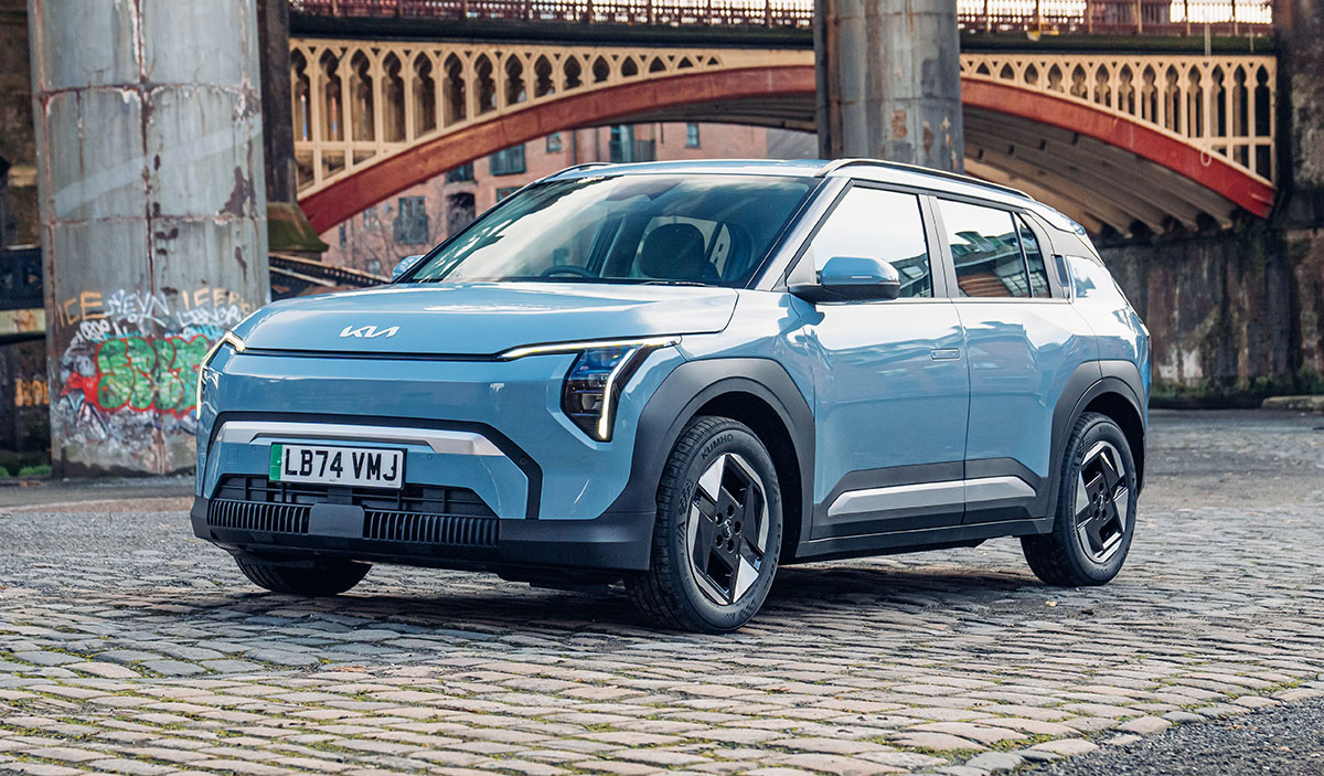Kia EV3 front three quarter 1