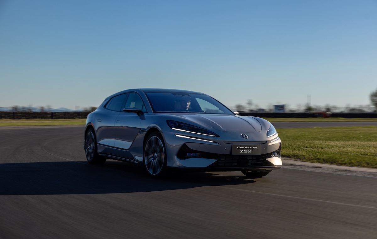 Denza Z9GT front driving