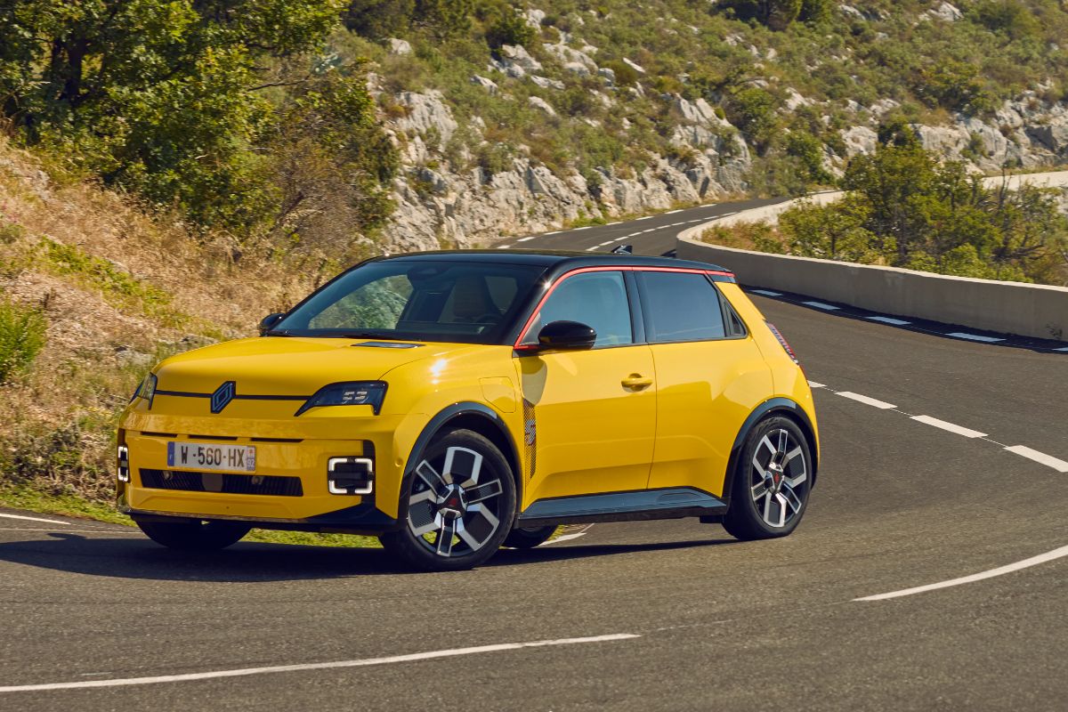 Renault 5 E-Tech cornering on a road