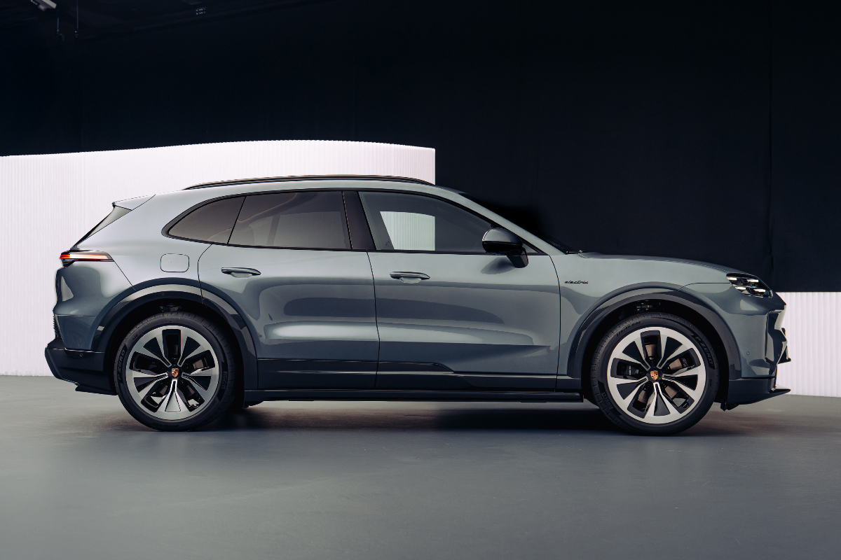 Porsche Cayenne Electric side 1