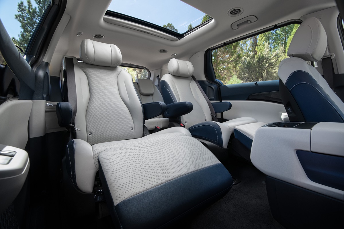 2025-Kia-Carnival-Hybrid-VIP-Seats