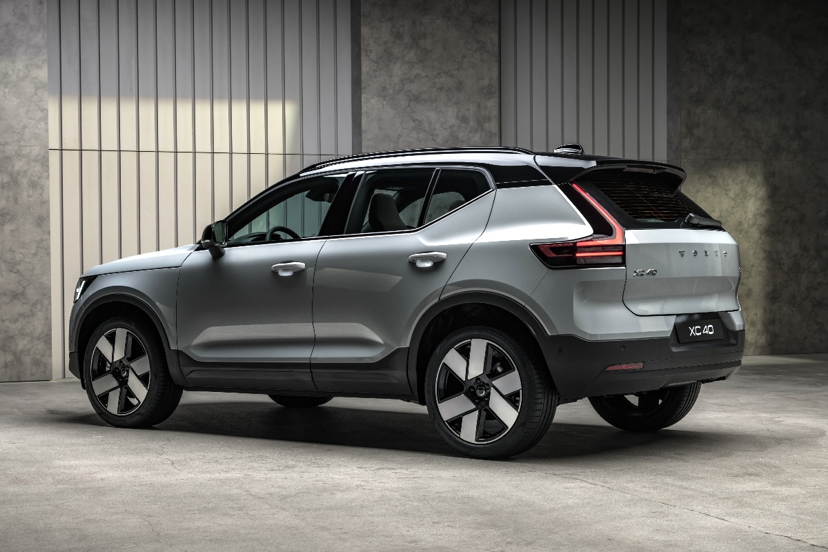 2027 Volvo XC40 Studio rear34