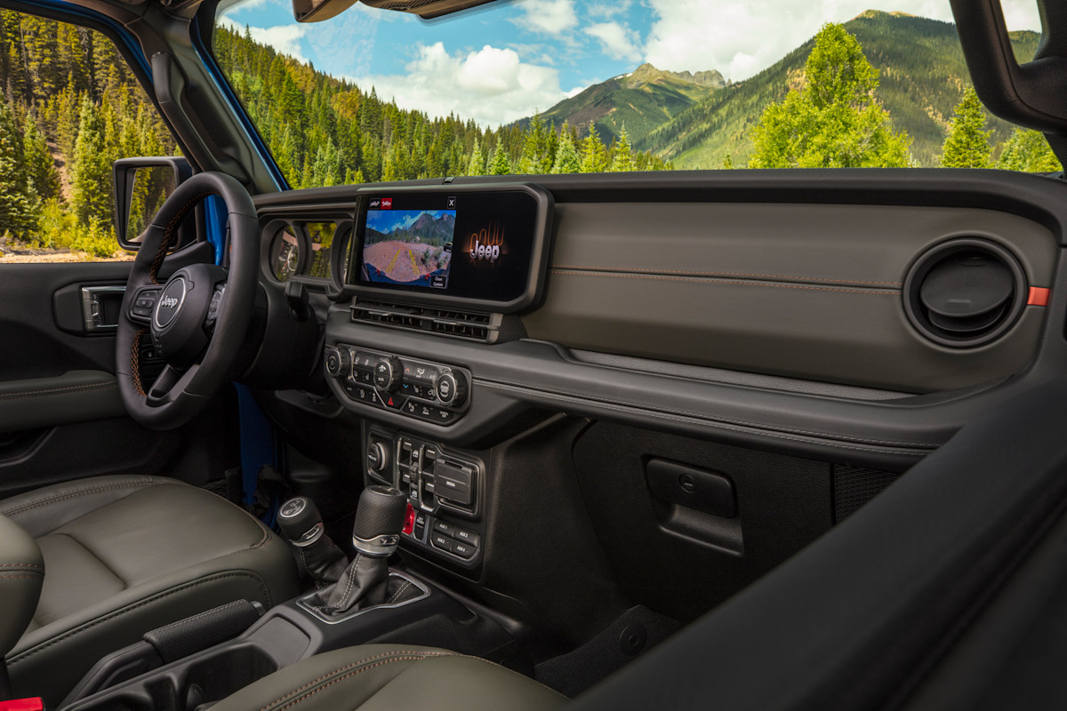 2026 Jeep Gladiator Preview - interior