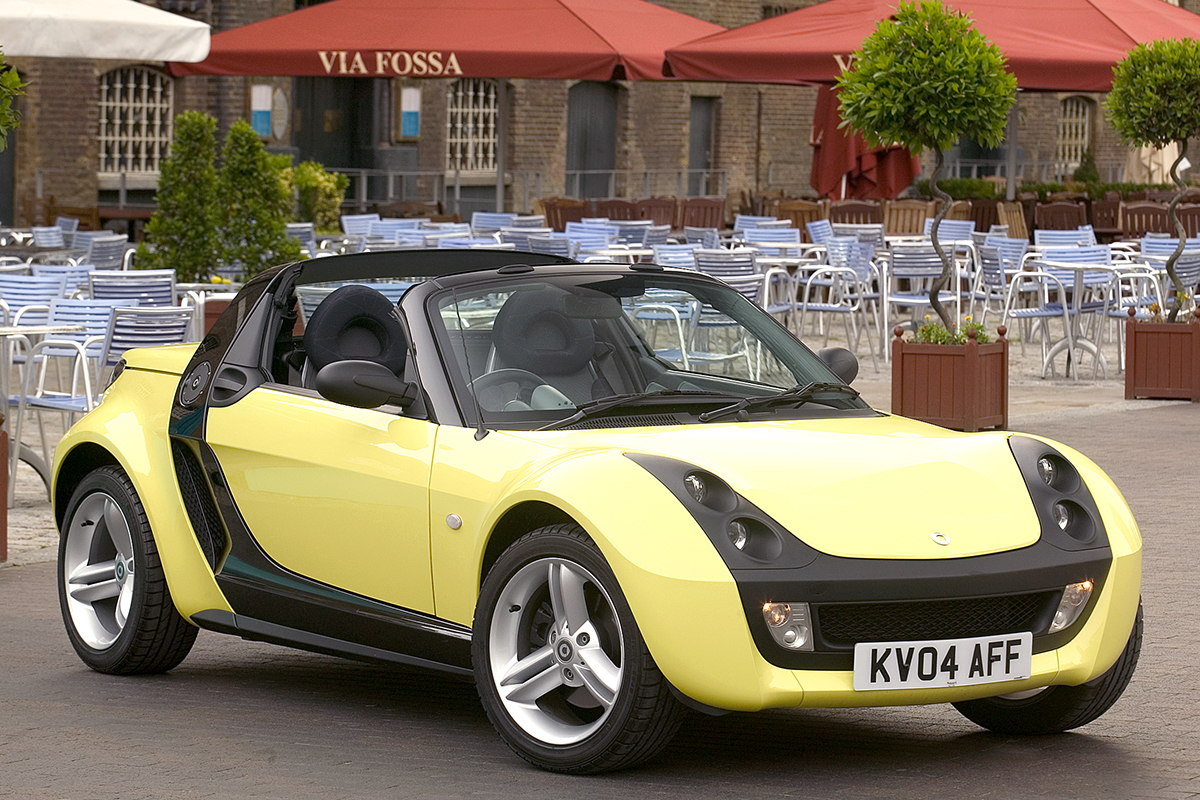 Smart Roadster front static yellow