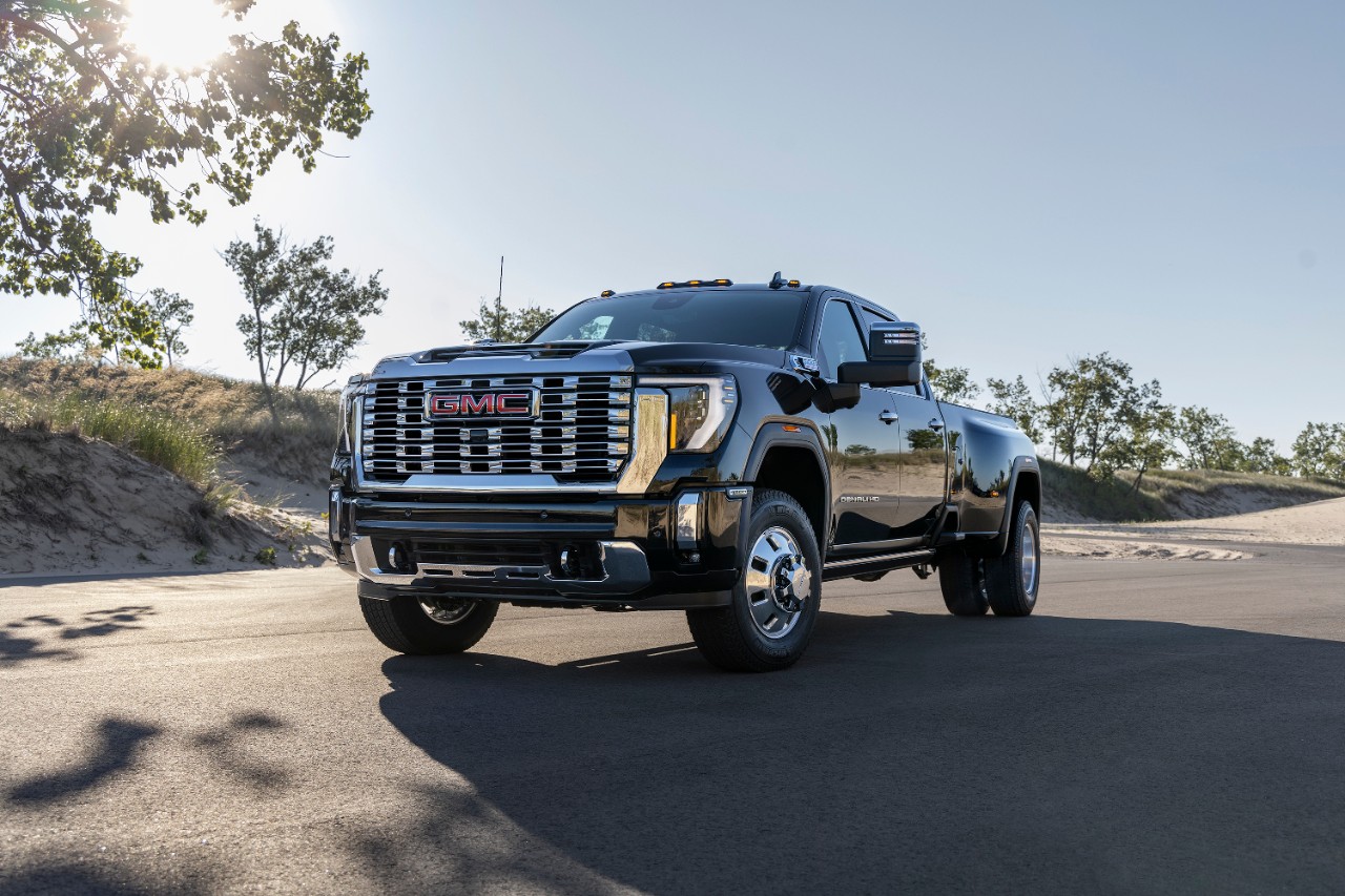 2024-gmc-sierra-3500-hd-denali-040