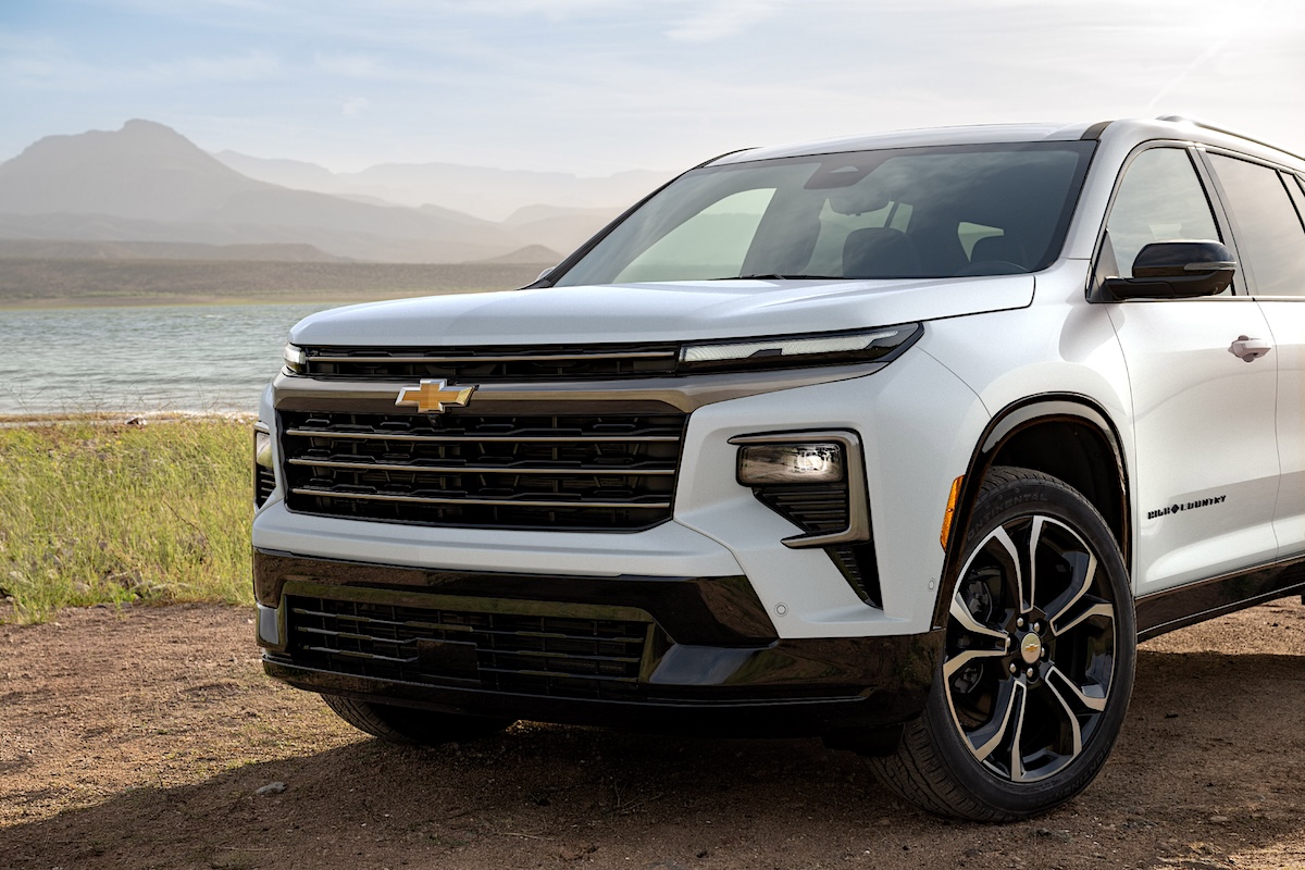 2027 Chevrolet Traverse High Country Front detail in Polar White Tricoat