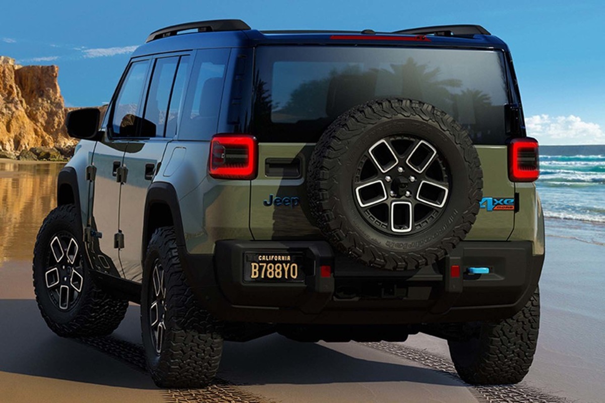 2025-Jeep-Recon-Rear-3-4