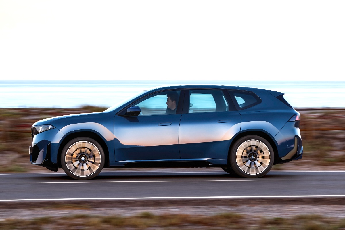 BMW iX3 side