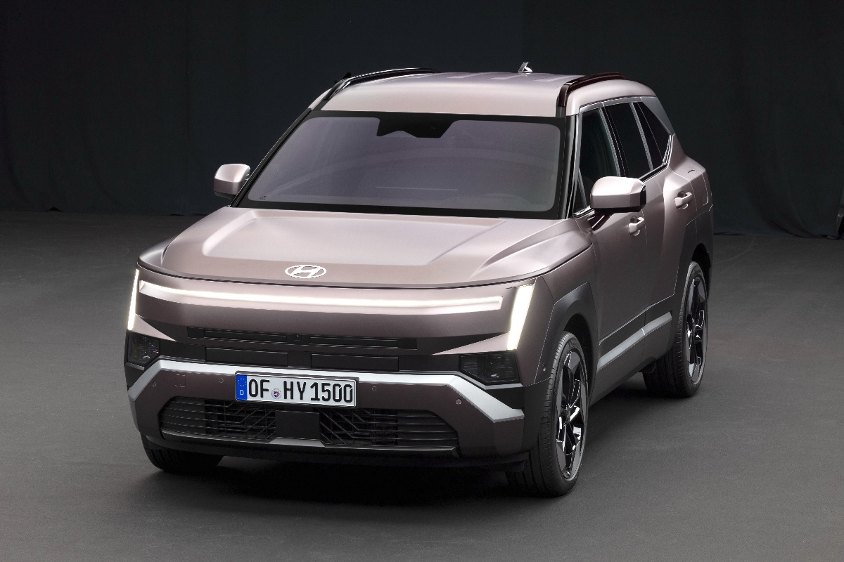 2027 Hyundai Tucson front 34 2