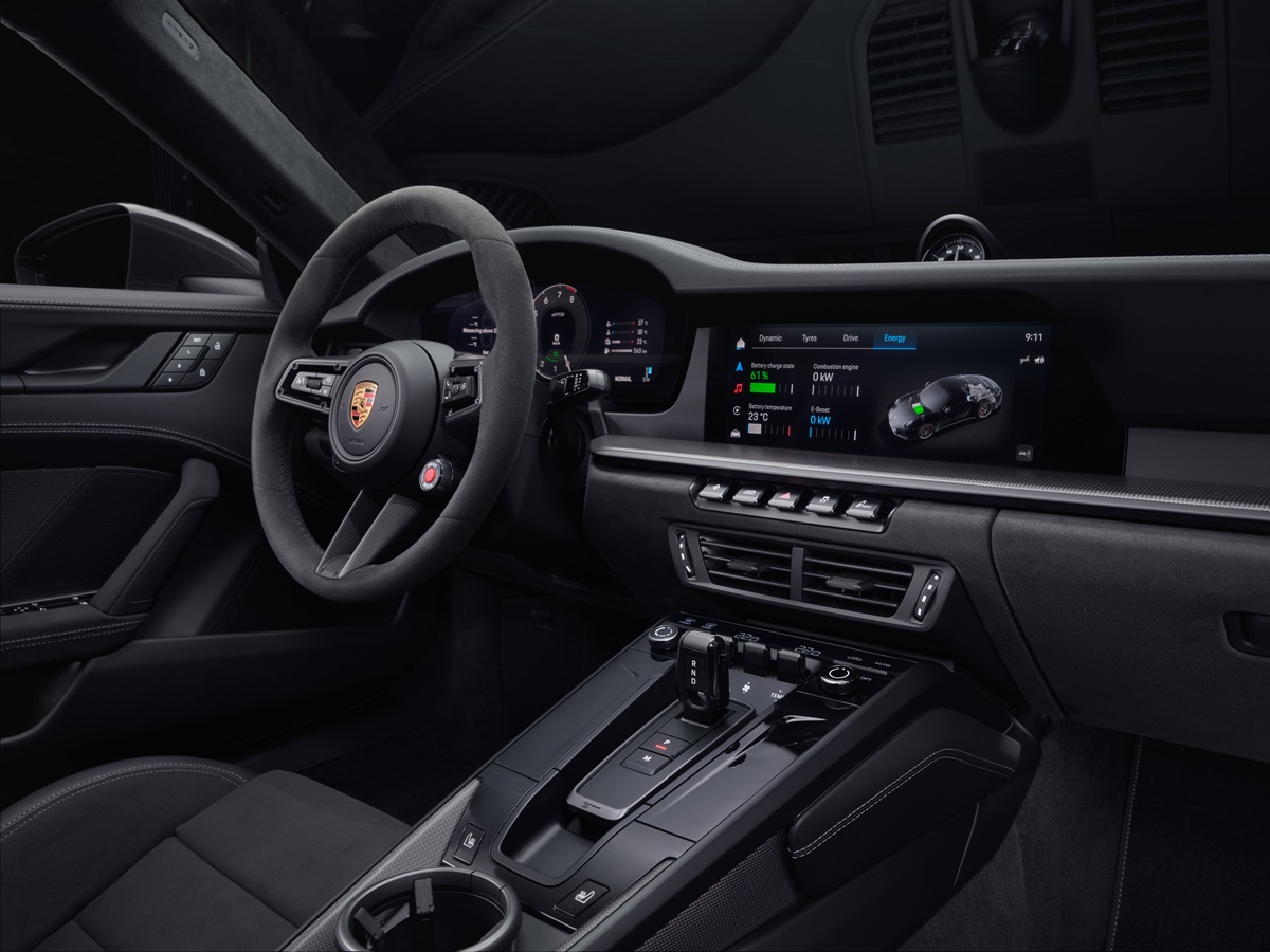 2025-Porsche-911-Dashboard