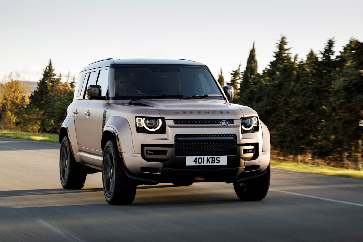 2025 Land Rover Defender OCTA preview photo