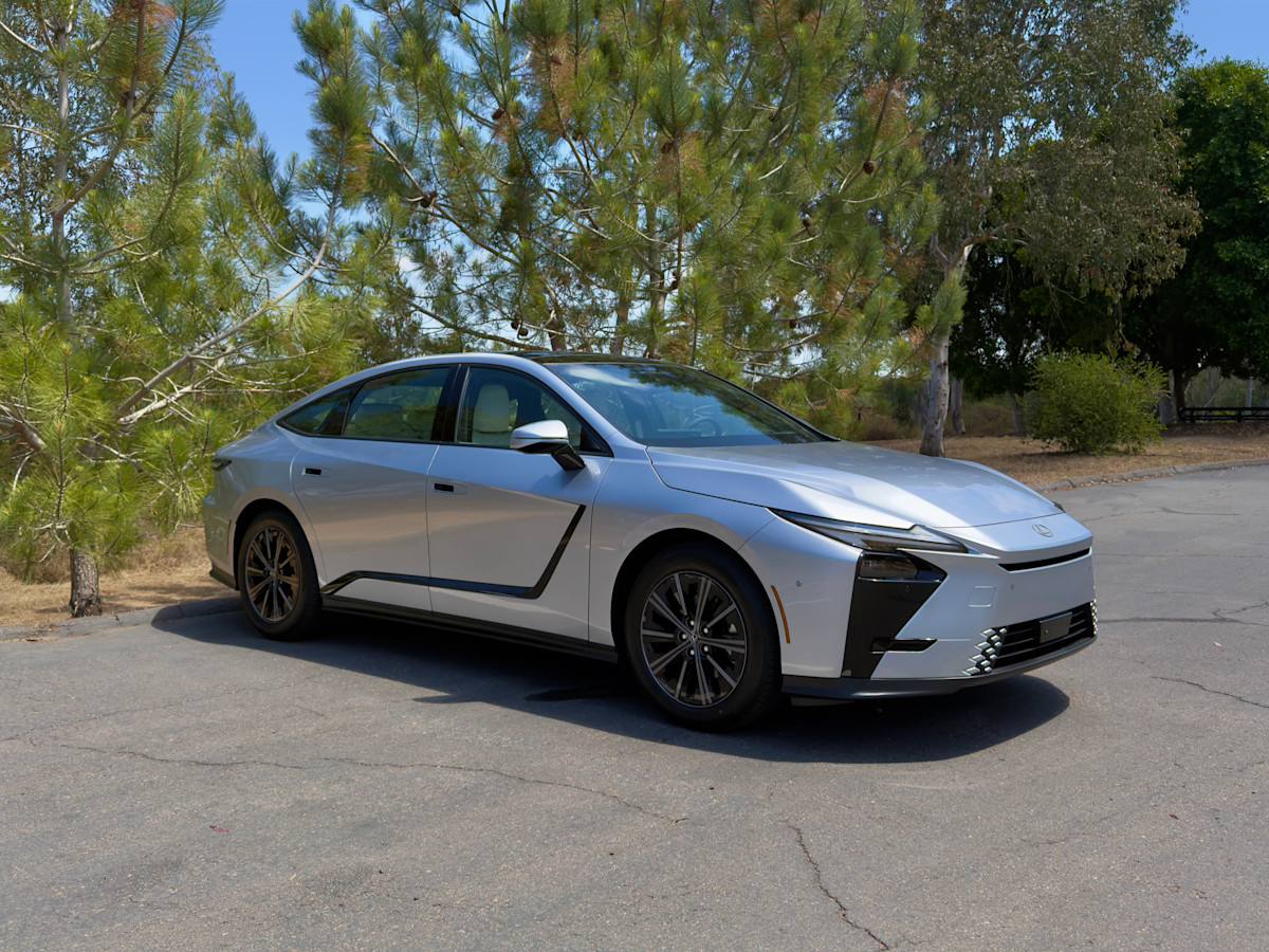 Photo by Mark Takahashi. 2026 Lexus ES front-quarter view.