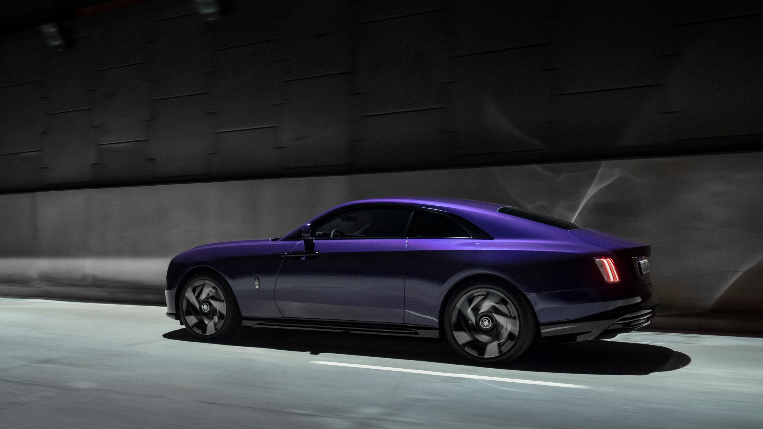 Rolls Royce Spectre rear