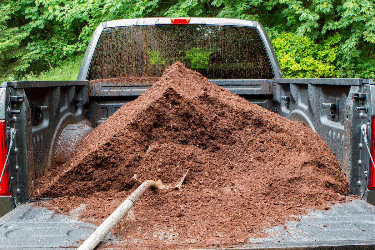 Pickup-truck-dirt-and-shovel