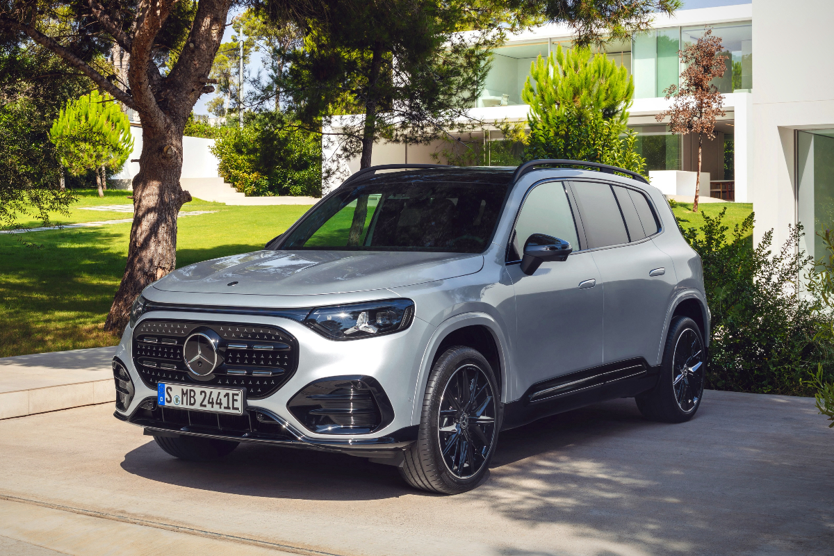 2026 Mercedes-Benz GLB front parked 1