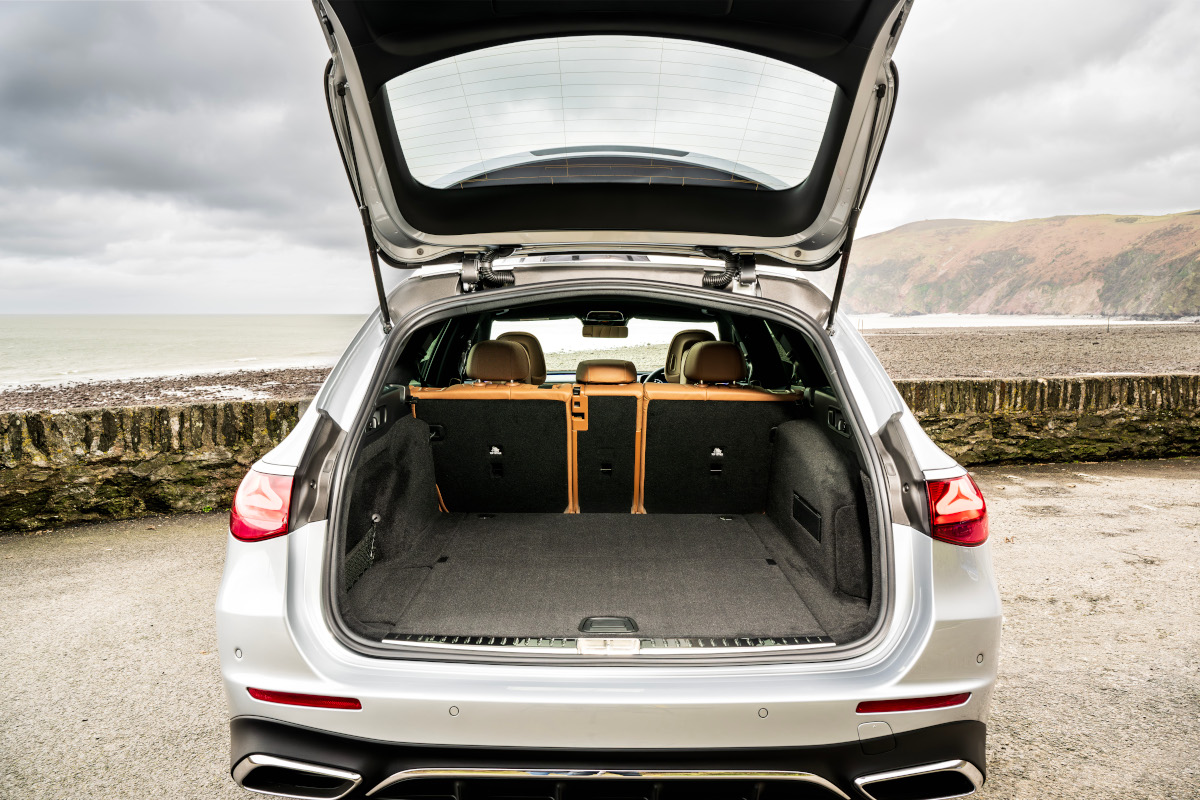 Mercedes E-Class estate boot