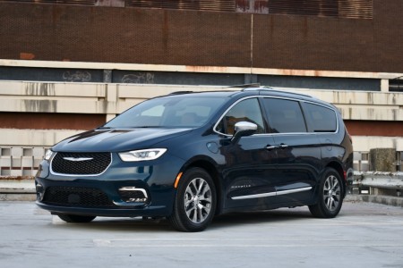 2024 Chrysler Pacifica Hybrid Review