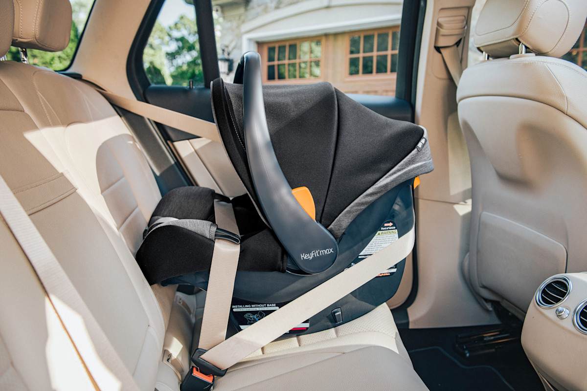 Chicco-KeyFit-Max-ClearTex-Belt-Install-NL