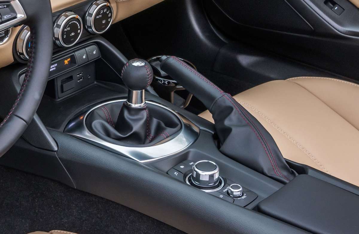 2020 Volkswagen Passat GTE Review: A green machine, but is it mean? Manual Handbrake