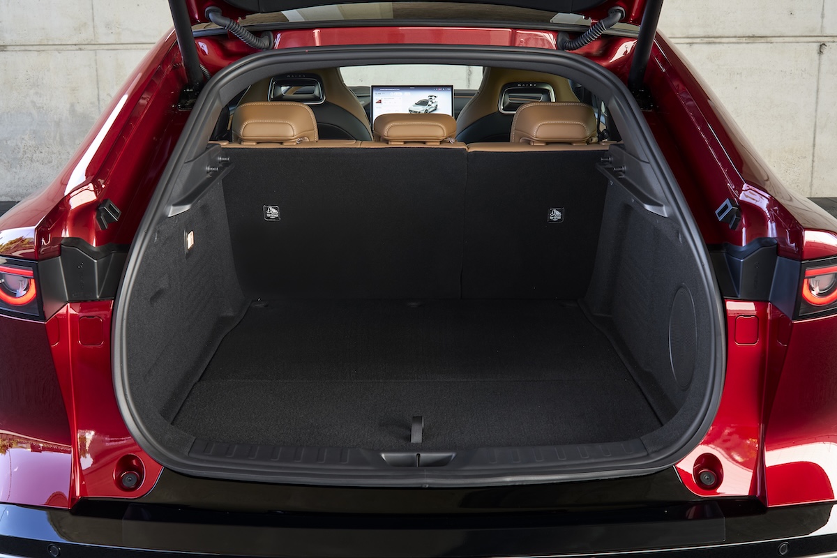 Mazda 6e boot